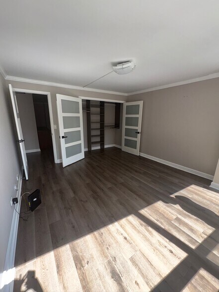 Building Photo - 110 E Delaware Plz