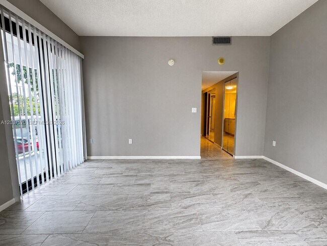 Building Photo - 20505 E Country Club Dr