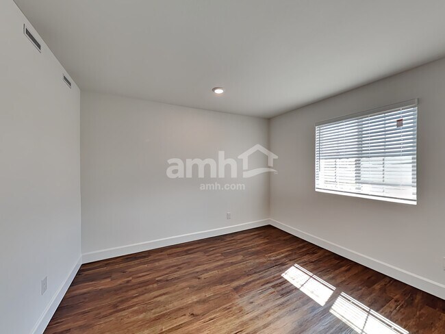 Building Photo - 4840 Blushing Star St