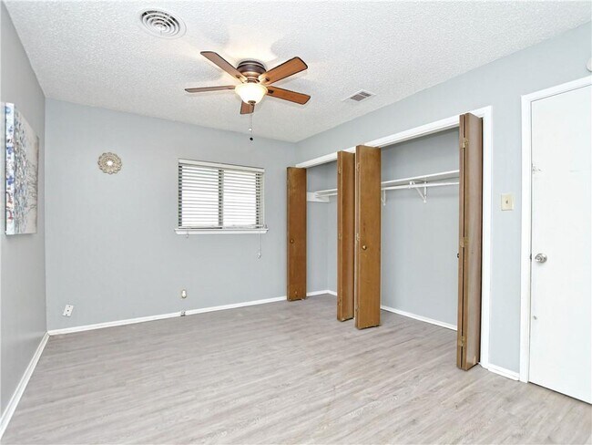 Building Photo - 1105 Alden Dr