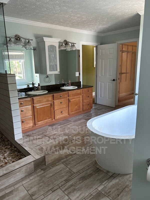 Building Photo - 3383 W 151st St