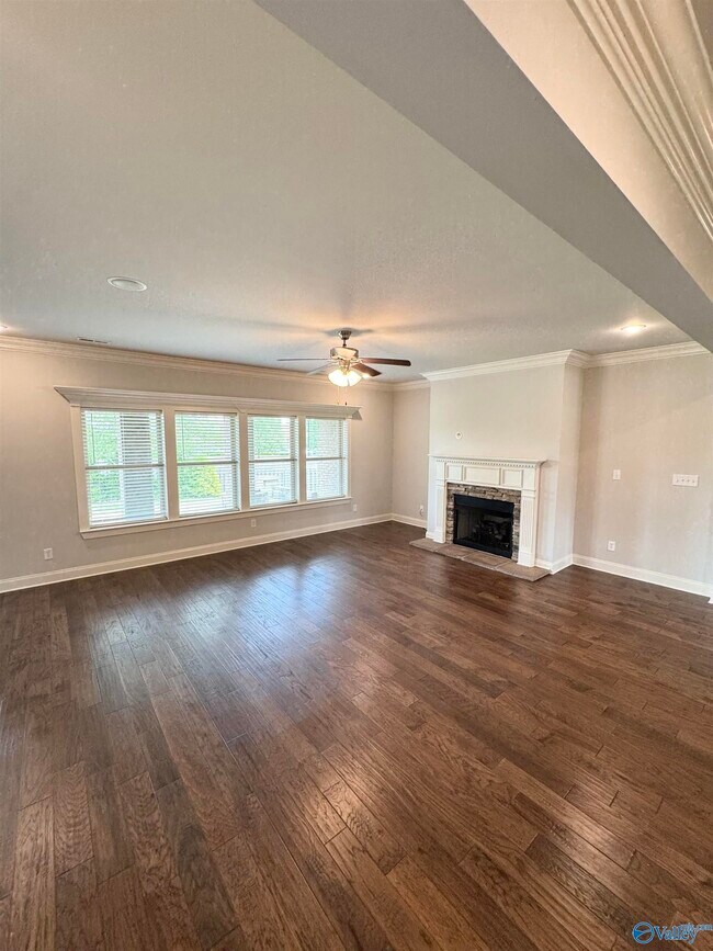 Building Photo - 4323 Flint Dr SE