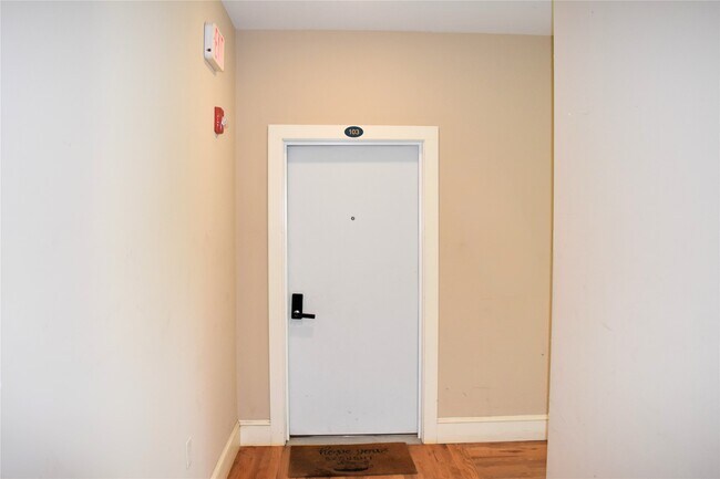 Building Photo - 257 Washington St