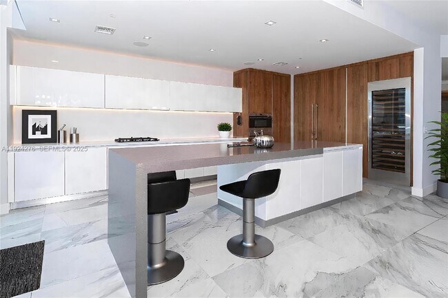 Building Photo - 701 N Fort Lauderdale Beach Blvd