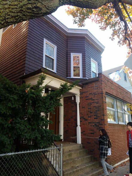 Primary Photo - 214 Brookline St