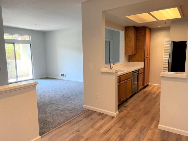 Building Photo - Spacious 2BR/2BA Redwood Shores Condo with Balcony, Natural Light & Garage Parking