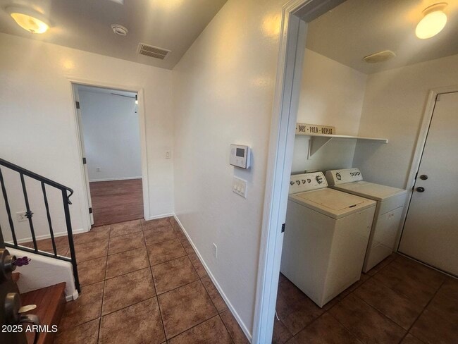 Building Photo - 5730 S 21st Pl