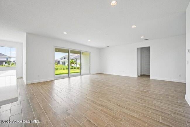 Building Photo - 2737 Kamin Dr