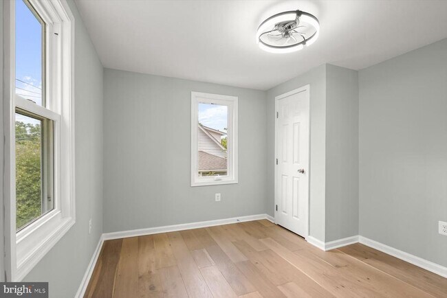 Building Photo - 2917 E Lee Ave