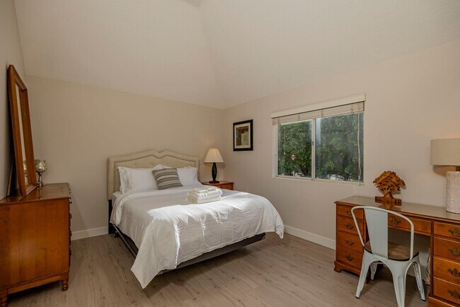 Building Photo - Fully Furnished! Prestige Luxury Single 5bed 3bath House