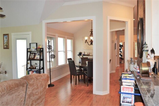 Building Photo - 3618 Country Club Blvd