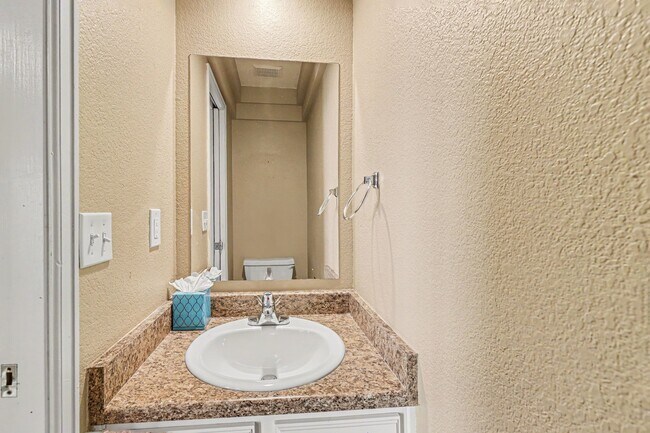 Building Photo - 2669 S Deframe Cir