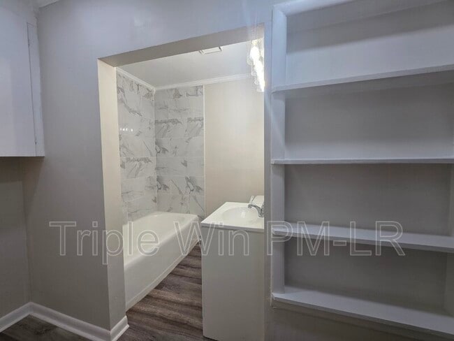 Building Photo - 608 W Martin St