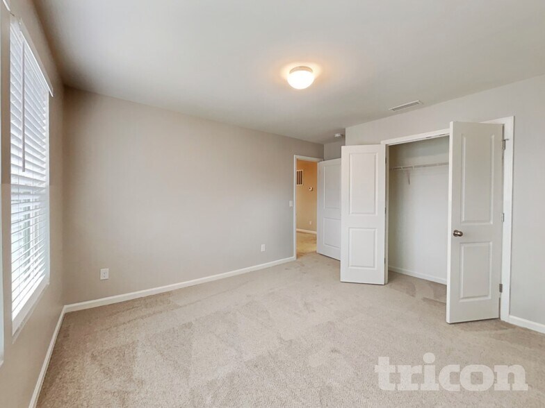 Building Photo - 635 Spencer Ln