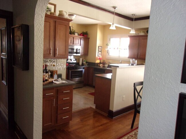 Building Photo - 311 Park Dr