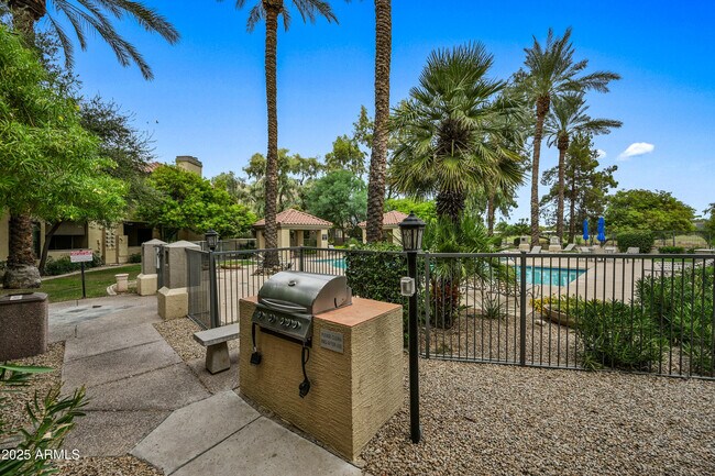 Building Photo - 4925 E Desert Cove Ave