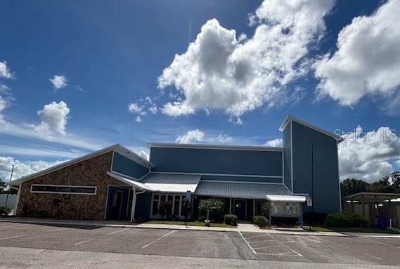 Building Photo - 605 Sunnyside Dr