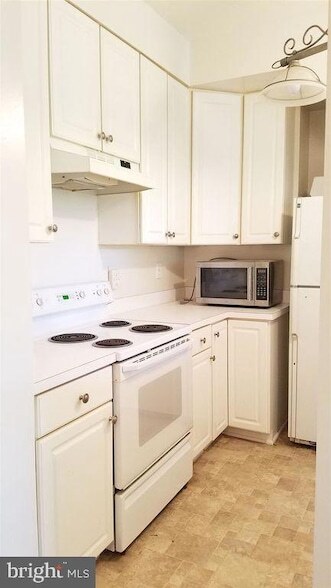 Building Photo - 5208 Duke Ct