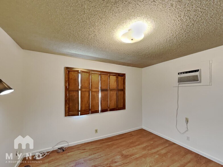 Building Photo - 5515 Spinnaker Dr