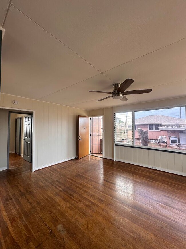 Building Photo - PAPIPI GENDRANO