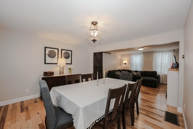 Building Photo - 395 Critchett Rd