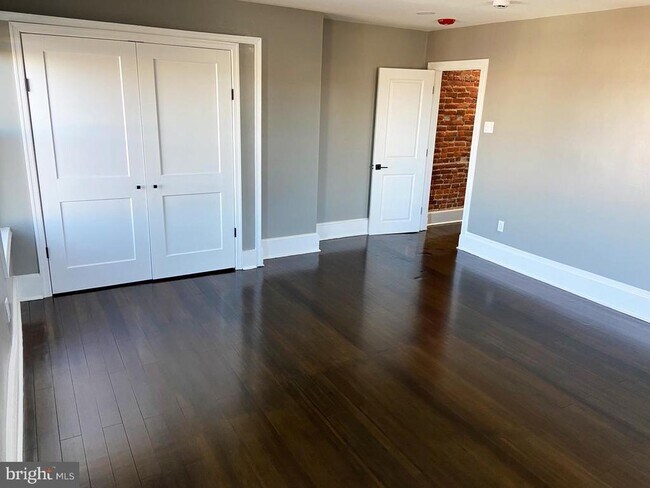 Building Photo - 190 W Lehigh Ave