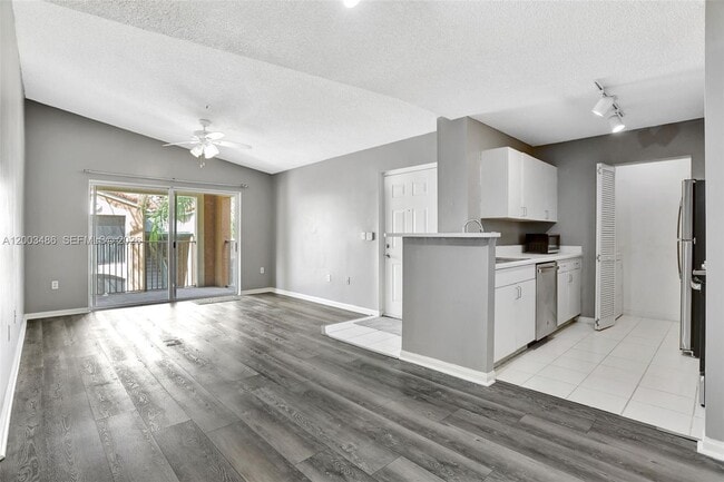 Building Photo - 4820 N State Rd 7