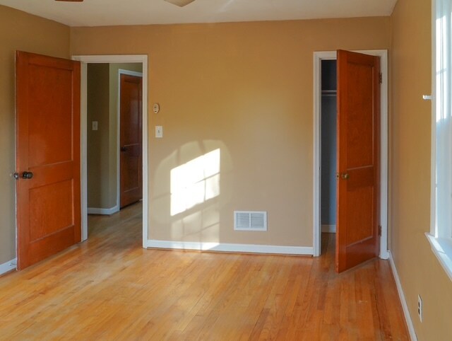 Master bedroom with his/her closet - 7141 Greenwood Ave