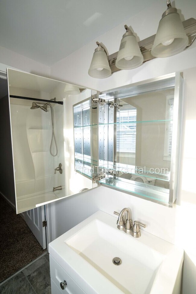 Building Photo - 805 Hamilton St