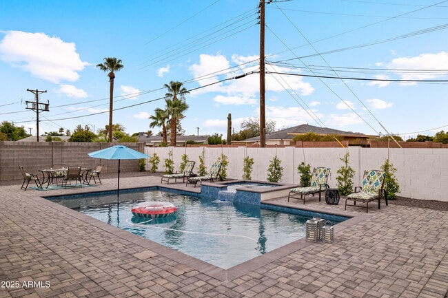 Building Photo - 2546 N 69th Pl