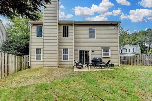 Building Photo - House 3 Beds 3 Baths