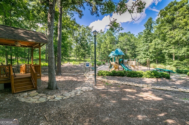 Building Photo - 1111 Surrey Ln