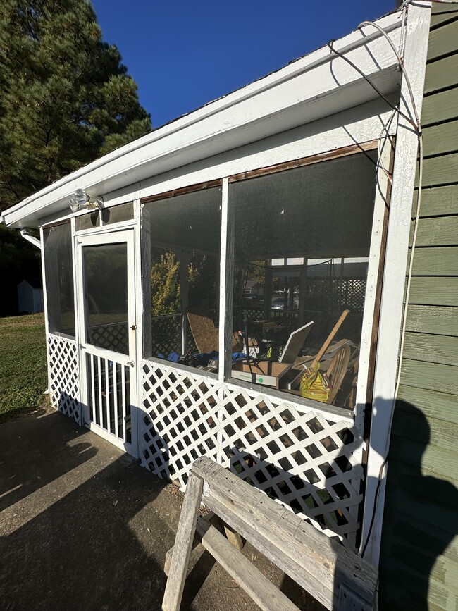 Building Photo - 2141 Bromby St