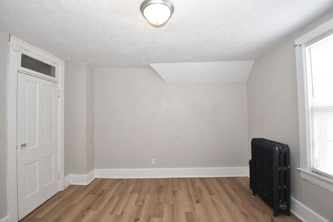 Building Photo - Near local Universities and Entertainment 4 bedroom 2 story Single Family Home