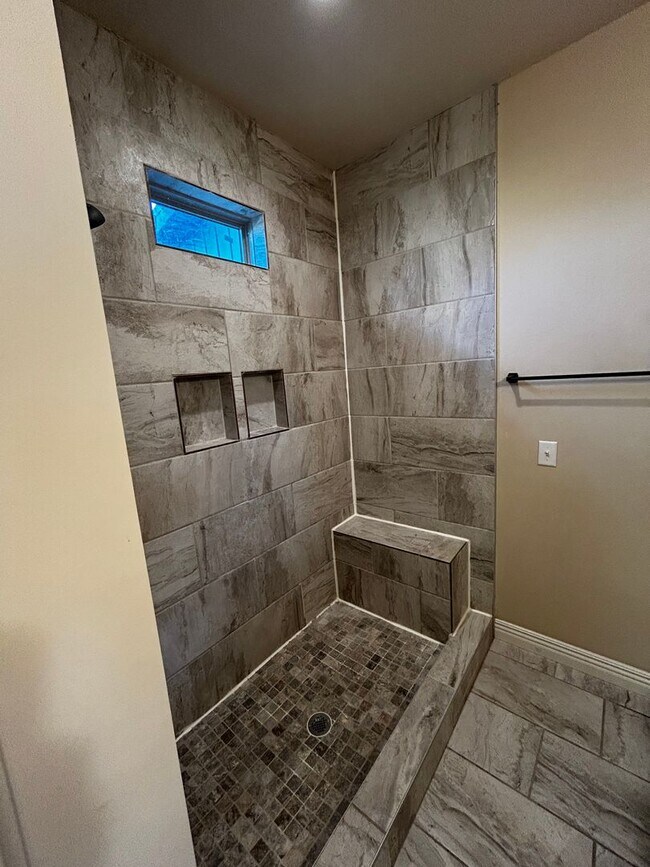 Building Photo - Private Treehouse Views - 3 Bed 2 Bath Home on Cul de sac in Bella Vista!