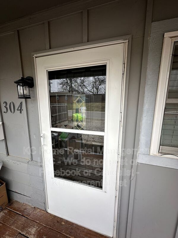 Building Photo - 304 Hill St