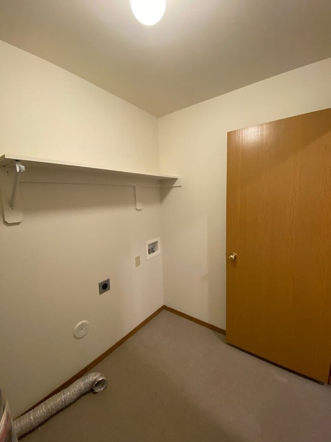 Building Photo - Canfield Court Condo (APP#170)