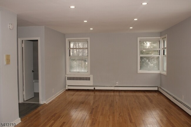 Building Photo - 819 Bloomfield Ave