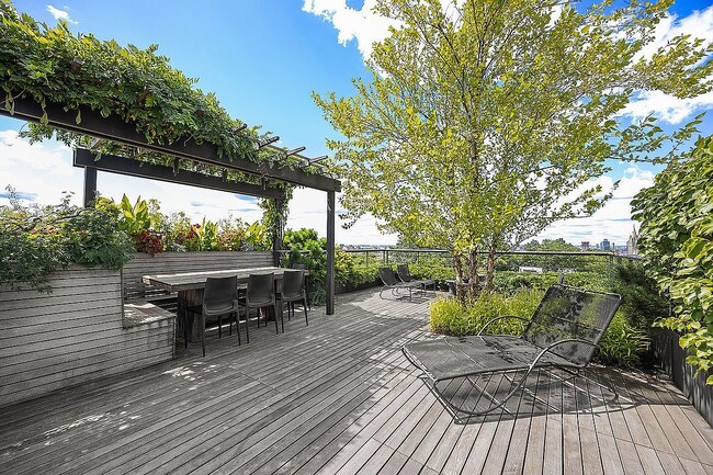 Building Photo - 19 Fiske Pl