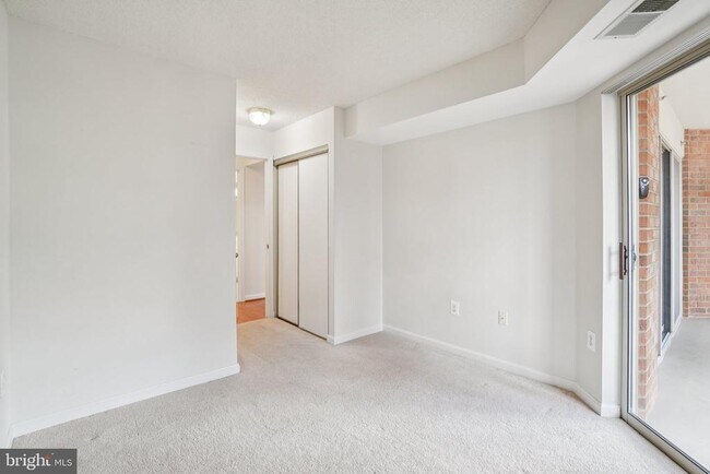 Building Photo - 2181 Jamieson Ave