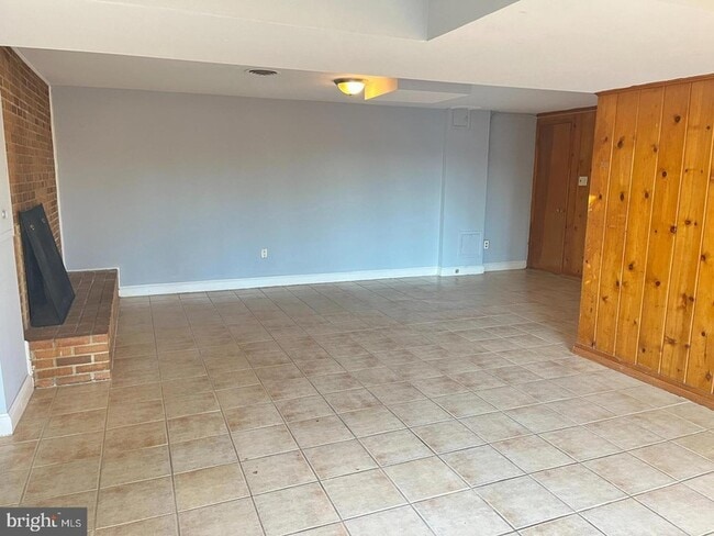 Building Photo - 6323 Fenton Ct