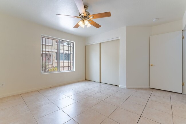 Building Photo - Two Bedroom Downstairs Condo