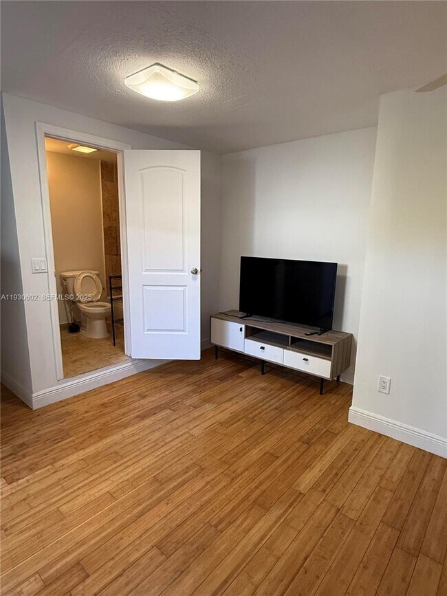 Building Photo - 894 80th St