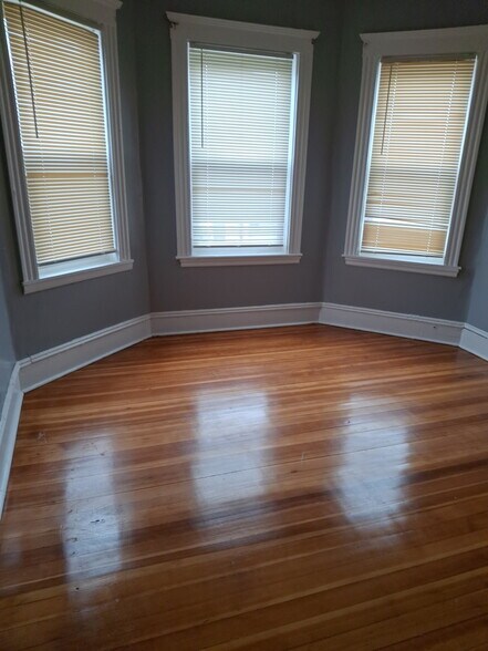 Building Photo - 61 Topliff St