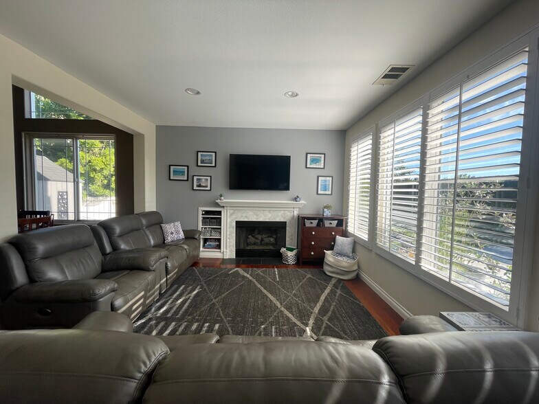 Building Photo - 6899 Evening Song Ct