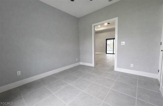 Building Photo - 529 SE 7th St