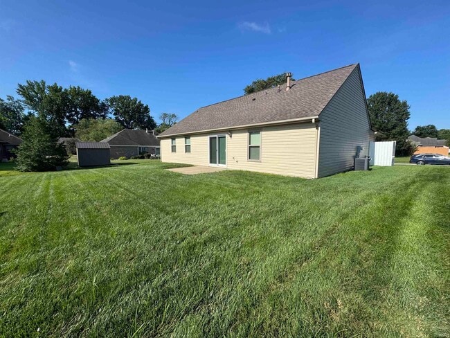 Building Photo - 7131 Greenlake Dr