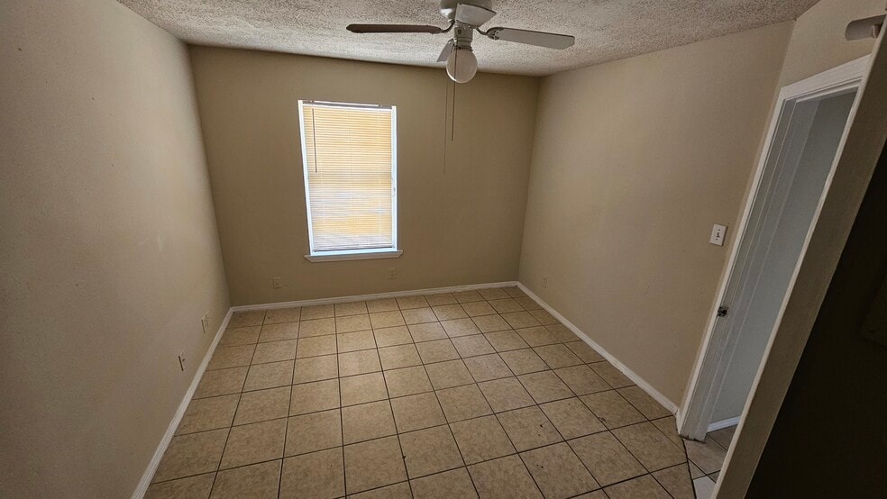 Upstairs room 1 - 7838 New World
