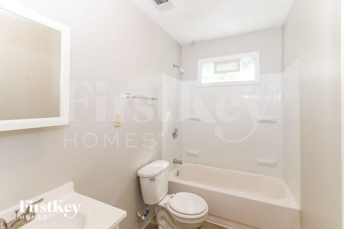 Building Photo - 7338 Kingsley Dr