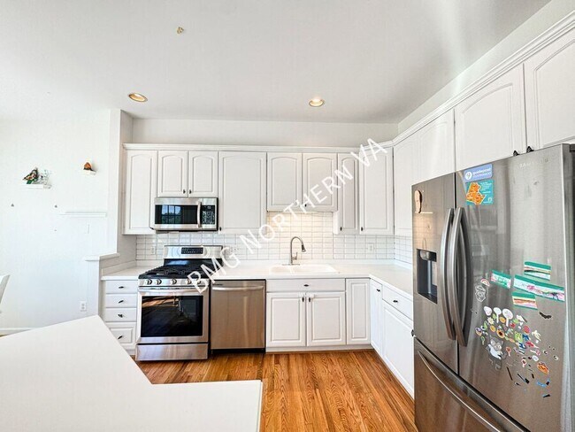 Building Photo - 43003 Golf View Dr